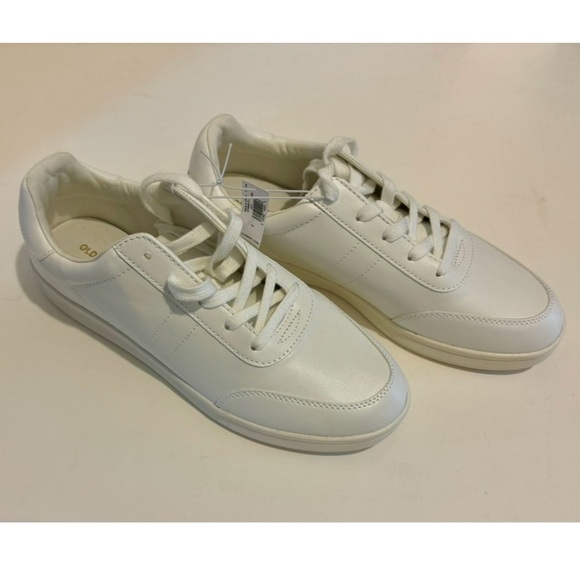 Old Navy Woman’s Low-Top Sneakers Sz:11 white - Picture 4 of 4